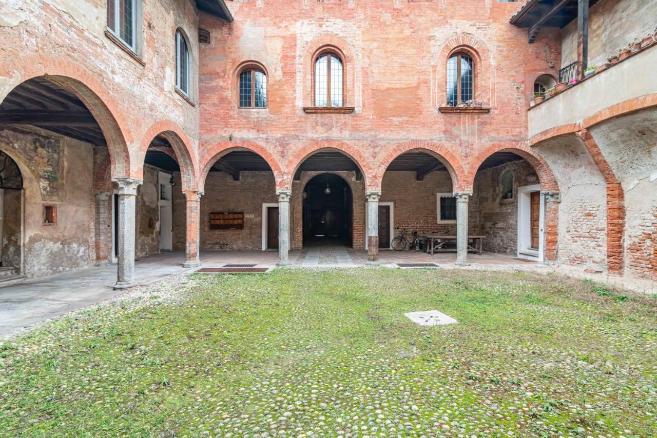 Апартаменты House Of Foscolo - Palazzo Cornazzani - By Host4U Павия Экстерьер фото