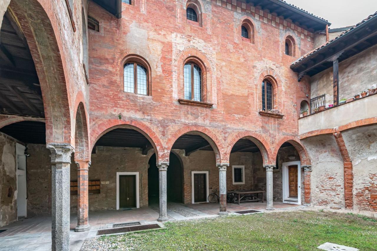 Апартаменты House Of Foscolo - Palazzo Cornazzani - By Host4U Павия Экстерьер фото