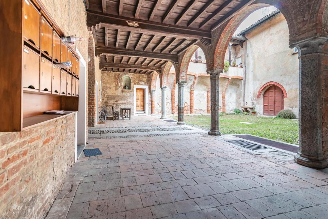 Апартаменты House Of Foscolo - Palazzo Cornazzani - By Host4U Павия Экстерьер фото