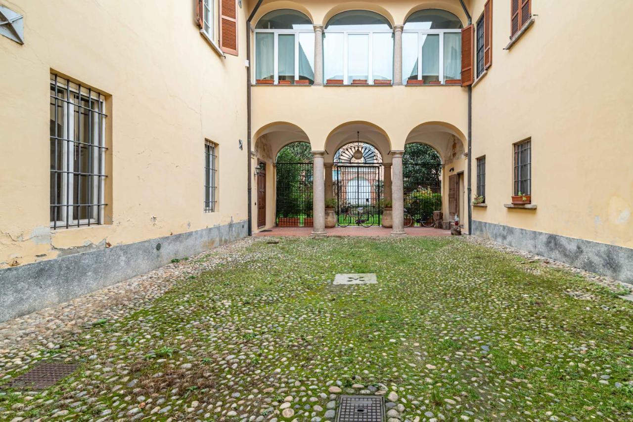 Апартаменты House Of Foscolo - Palazzo Cornazzani - By Host4U Павия Экстерьер фото
